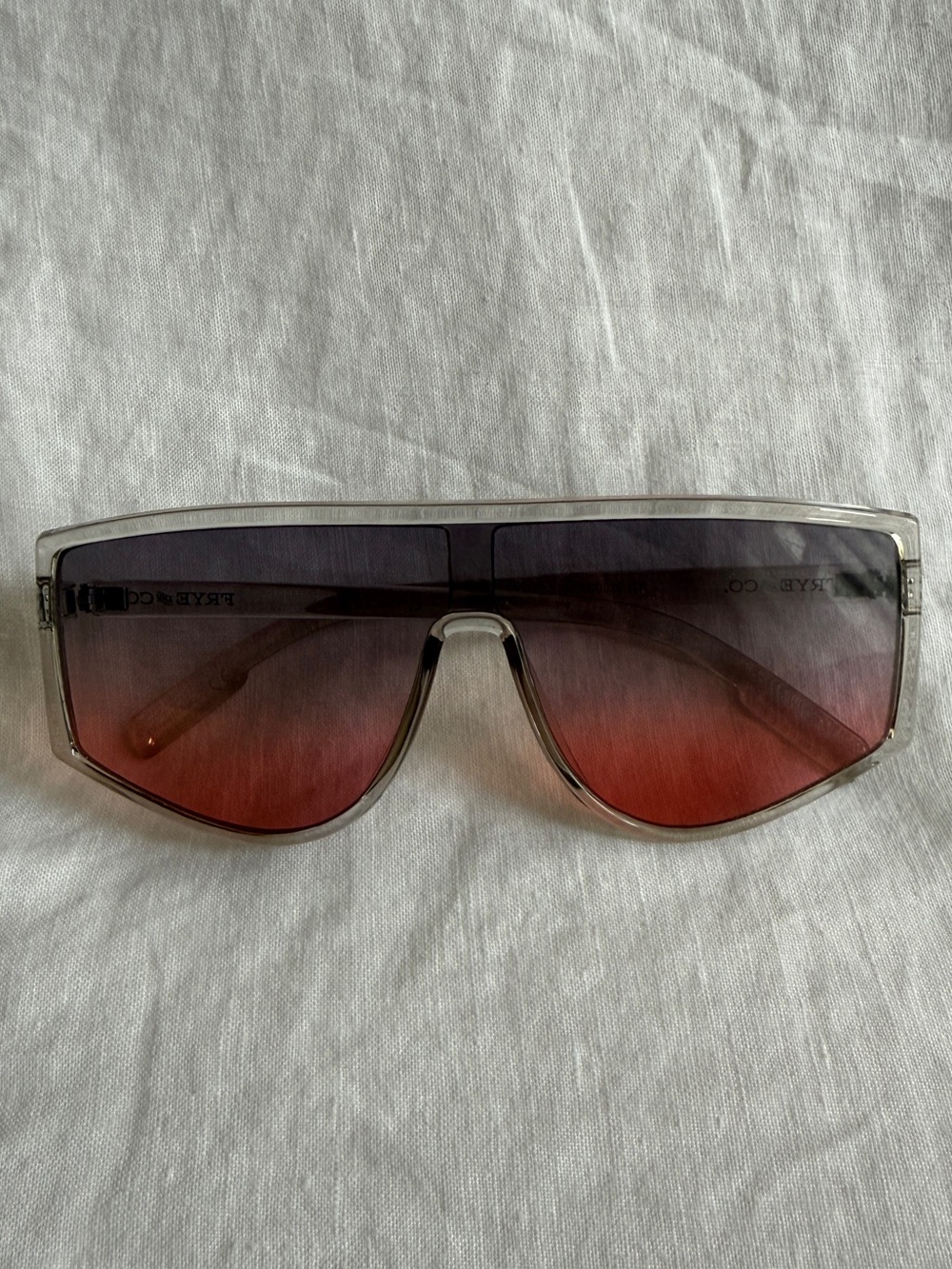 FRYE AND CO. Gradient Shield Sunglasses - Red and Gray